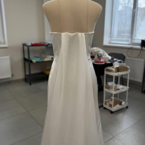 Custom corseted wedding dress - Picture 4 of 5